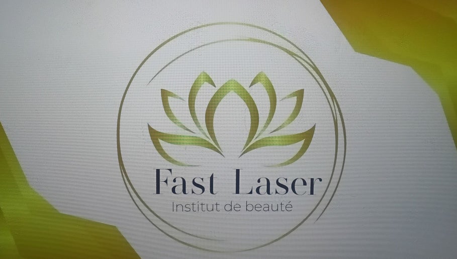 Logo de Fastlaser, institut de beauté à Satigny, Genève, CH, avec un motif de lotus vert élégant.