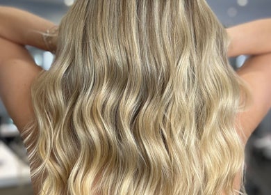 Blonde wavy hair styled at hairbyelliemay in Royal Tunbridge Wells, England, GB salon.