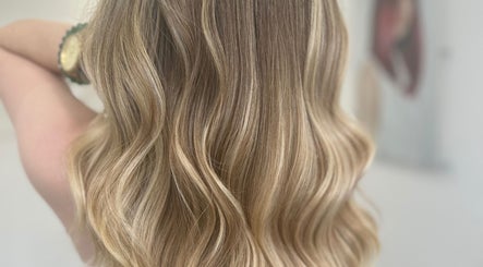 Elegant blonde waves styled by hairbyelliemay in Royal Tunbridge Wells, England, GB salon.