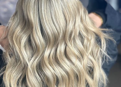Blonde wavy hairstyle by hairbyelliemay in Royal Tunbridge Wells, England, GB. Elegant and soft texture.