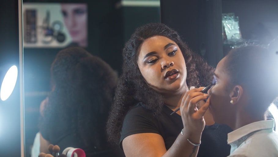Makeup artist skillfully applying eyeshadow at Beautify By Omie in Willemstad, Curaçao, CW.