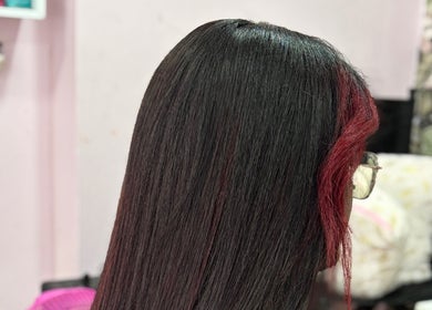 Stylish red and black hair at Beautify By Omie in Willemstad, Curaçao, CW offering premium hair care.