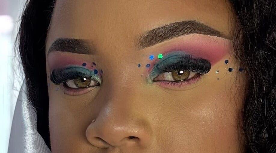 Vibrant eye makeup with gems at Beautify By Omie, Willemstad, Curaçao, CW.