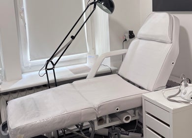 Сучасне обладнання в QuickNails, Mazowieckoe, Poland, PL для професійних процедур манікюру.