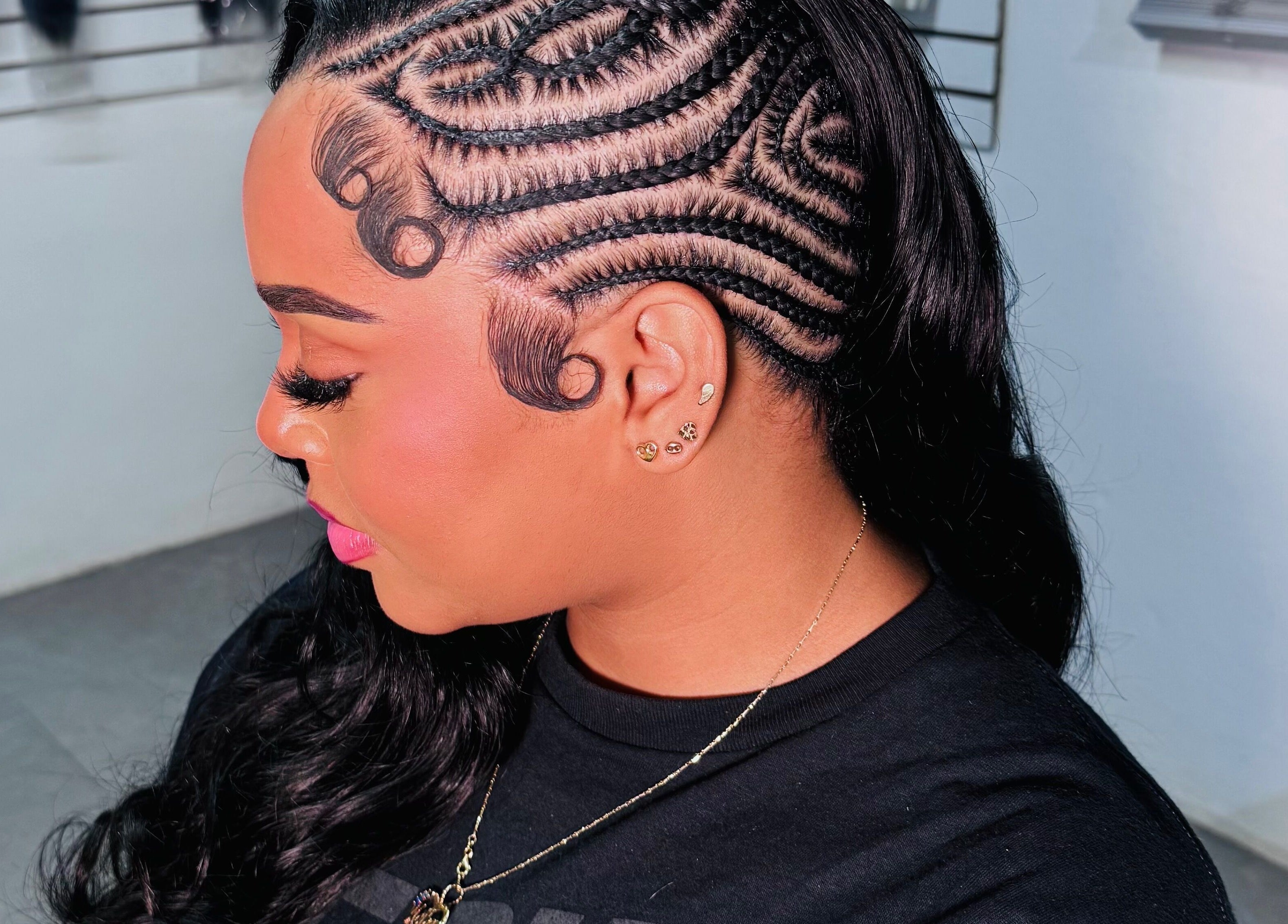 Elegant braided hairstyle at Drisy’s Hairdo Beauty Studio, Koolbaai, Sint Maarten, SX. Perfect for chic looks.