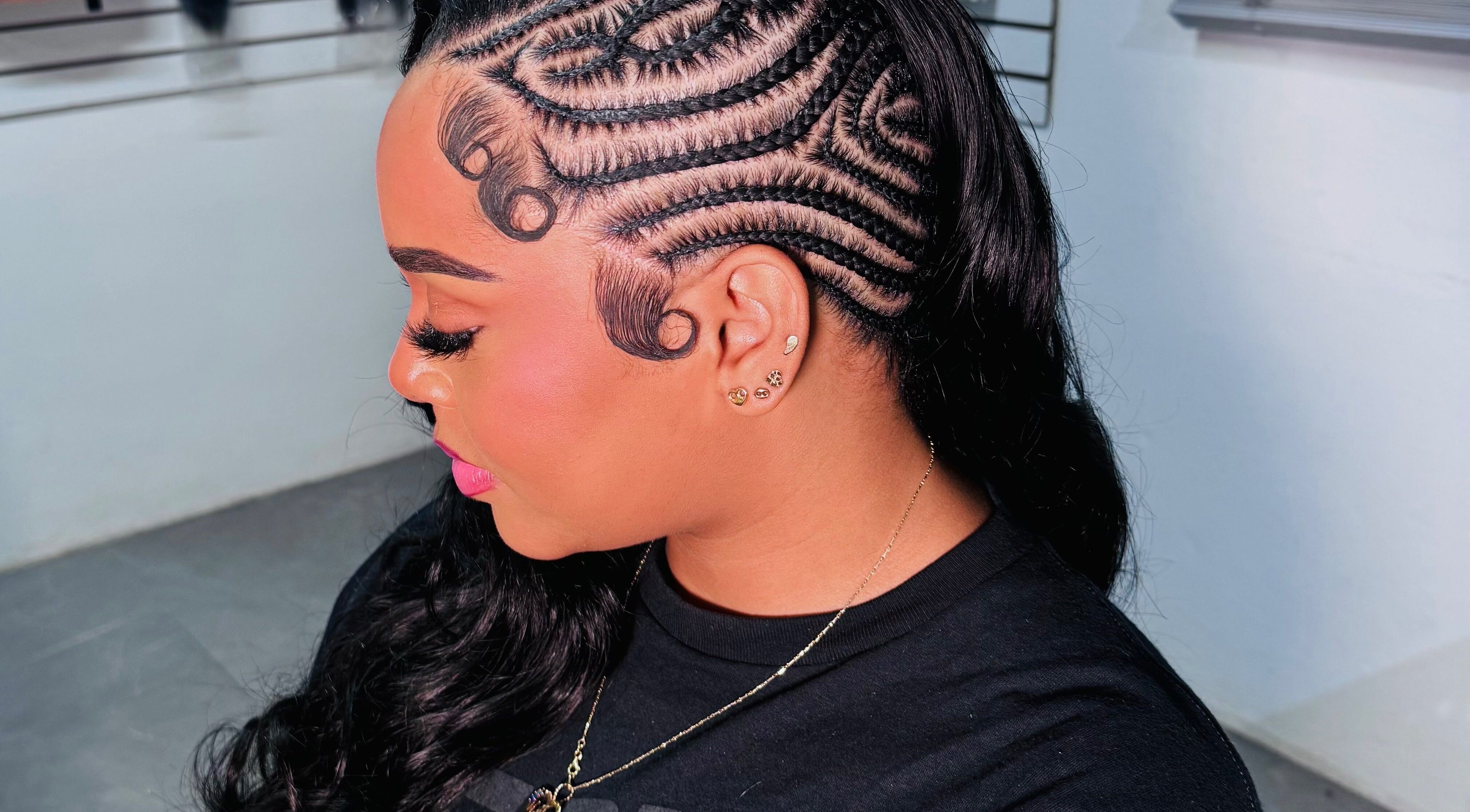Elegant braided hairstyle at Drisy’s Hairdo Beauty Studio, Koolbaai, Sint Maarten, SX. Perfect for chic looks.