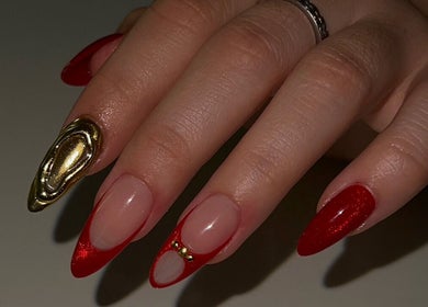 Elegant red and gold nail design at Gen Lu Beauty Studio, Panamá, Provincia De Panamá, PA.