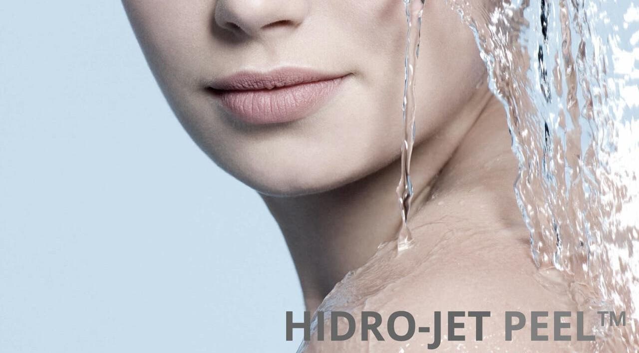 Tratamiento Hidro-Jet Peel en AY BIOSTHETICA, Santander, Cantabria, ES, revitaliza y suaviza la piel.