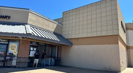 Front view of Upperroom Barbershop located in Russellville, Arkansas, US with clear blue sky.