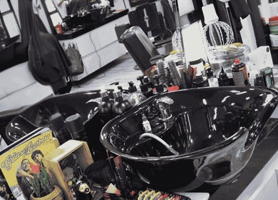 Lavacabezas y productos de belleza en Eleganza Studio, Pereira, Risaralda, CO.