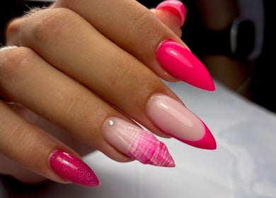 Ослепителен розов маникюр от Ddbeautybynails, Пловдив, Пловдив, BG.
