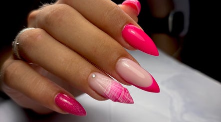 Ослепителен розов маникюр от Ddbeautybynails, Пловдив, Пловдив, BG.