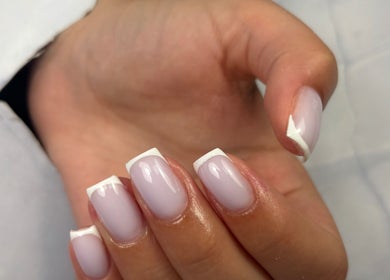 Красив френски маникюр в Ddbeautybynails, Пловдив, Пловдив, BG, съвършено изпълнен.