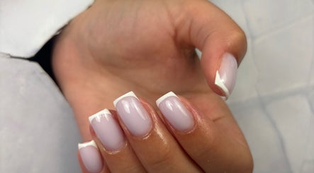 Красив френски маникюр в Ddbeautybynails, Пловдив, Пловдив, BG, съвършено изпълнен.