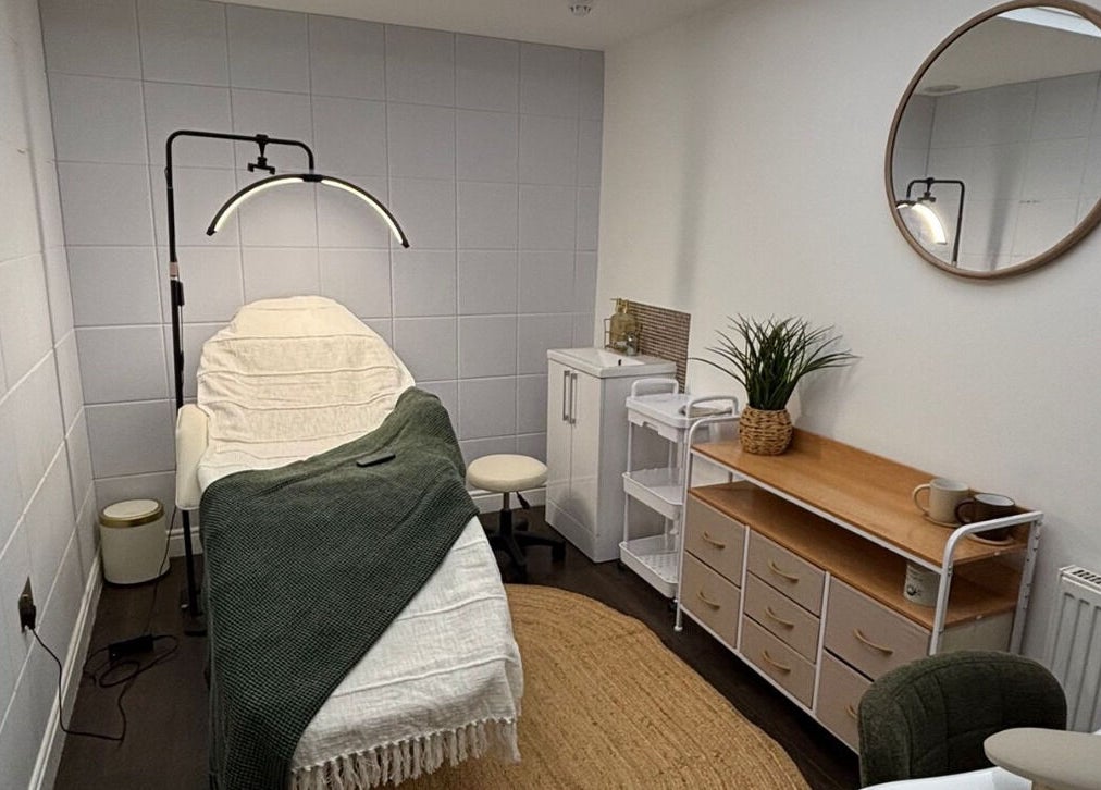 Relaxing treatment room at Mia's Beauty Room in Poole, England, GB with a comfortable spa bed and soothing decor.