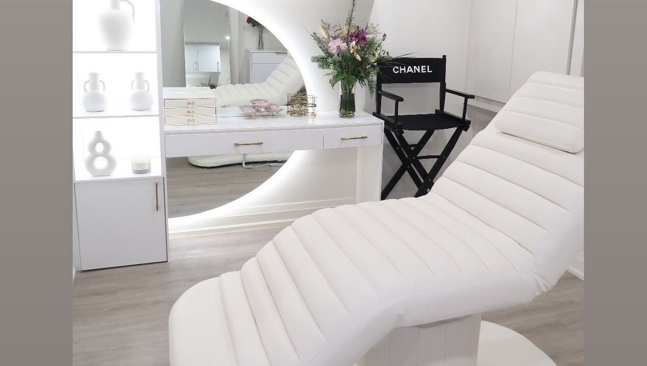 Luxurious treatment chair at Maison Belissy Beauty Salon x Nail Salon, Toronto, Ontario, CA, highlighting elegance.