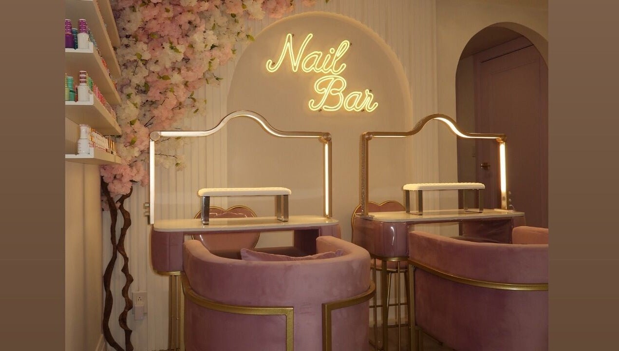 Elegant nail bar at Maison Belissy Beauty Salon x Nail Salon in Toronto, Ontario, CA, featuring floral decor.