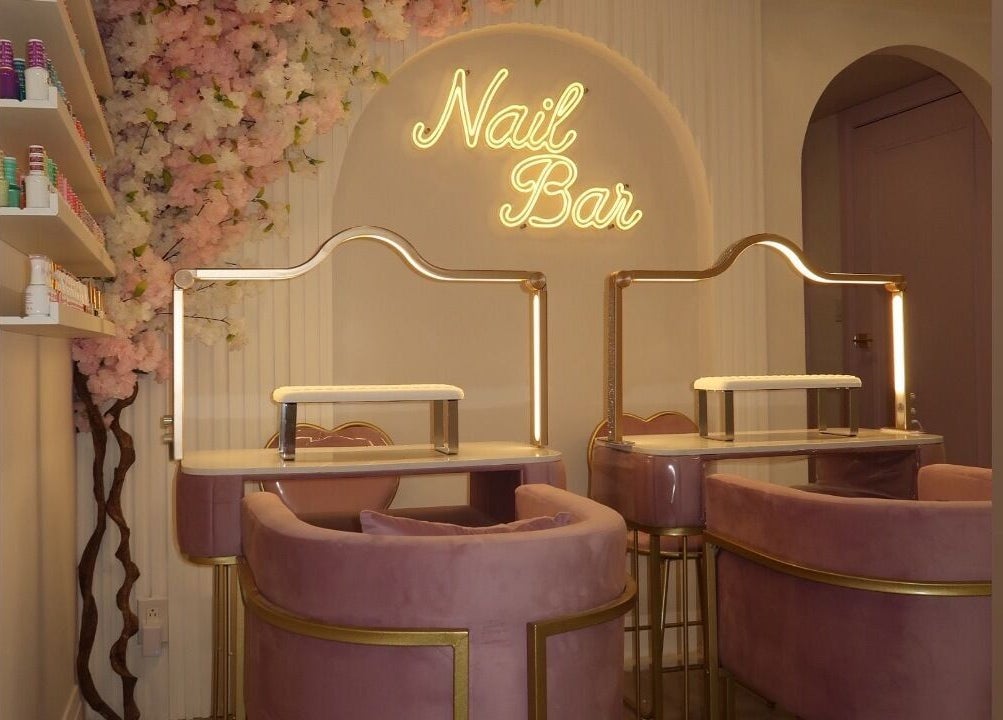 Elegant nail bar at Maison Belissy Beauty Salon x Nail Salon in Toronto, Ontario, CA, featuring floral decor.