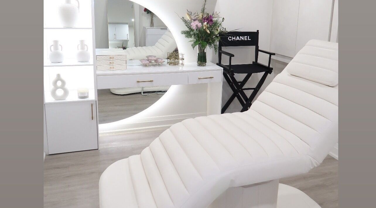 Luxurious treatment room at Maison Belissy Beauty Salon x Nail Salon in Toronto, Ontario, CA.