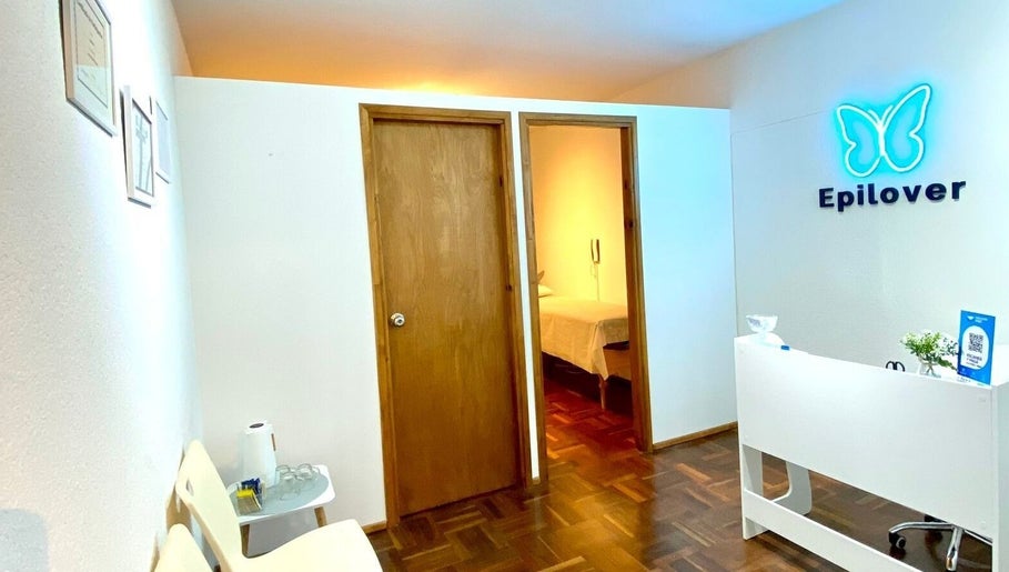 Recepción de Epilover en Montevideo, Departamento De Montevideo, UY. Ambiente acogedor con diseño moderno.