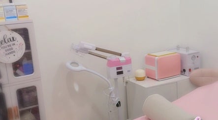 Tranquil treatment space at Rosa de Papii Aesthetics, Chicago, Illinois, US with upscale equipment and decor.