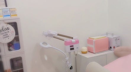 Tranquil aesthetic room at Rosa de Papii Aesthetics, Chicago, Illinois, US, featuring soothing decor and equipment.