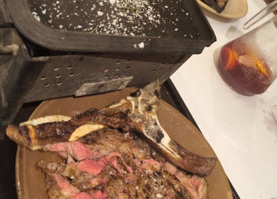 Delicioso asado servido en Barbería Espartano david, Sant Cugat Del Vallès, Catalunya, ES.