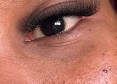Elegant eyelash extension at Tamie Beaute Bar, Randburg, Gauteng, ZA. Enhance your beauty naturally.