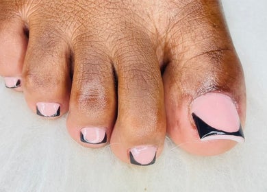 Stylish toenail art at Tamie Beaute Bar in Randburg, Gauteng, ZA showcasing elegant black and pink design.