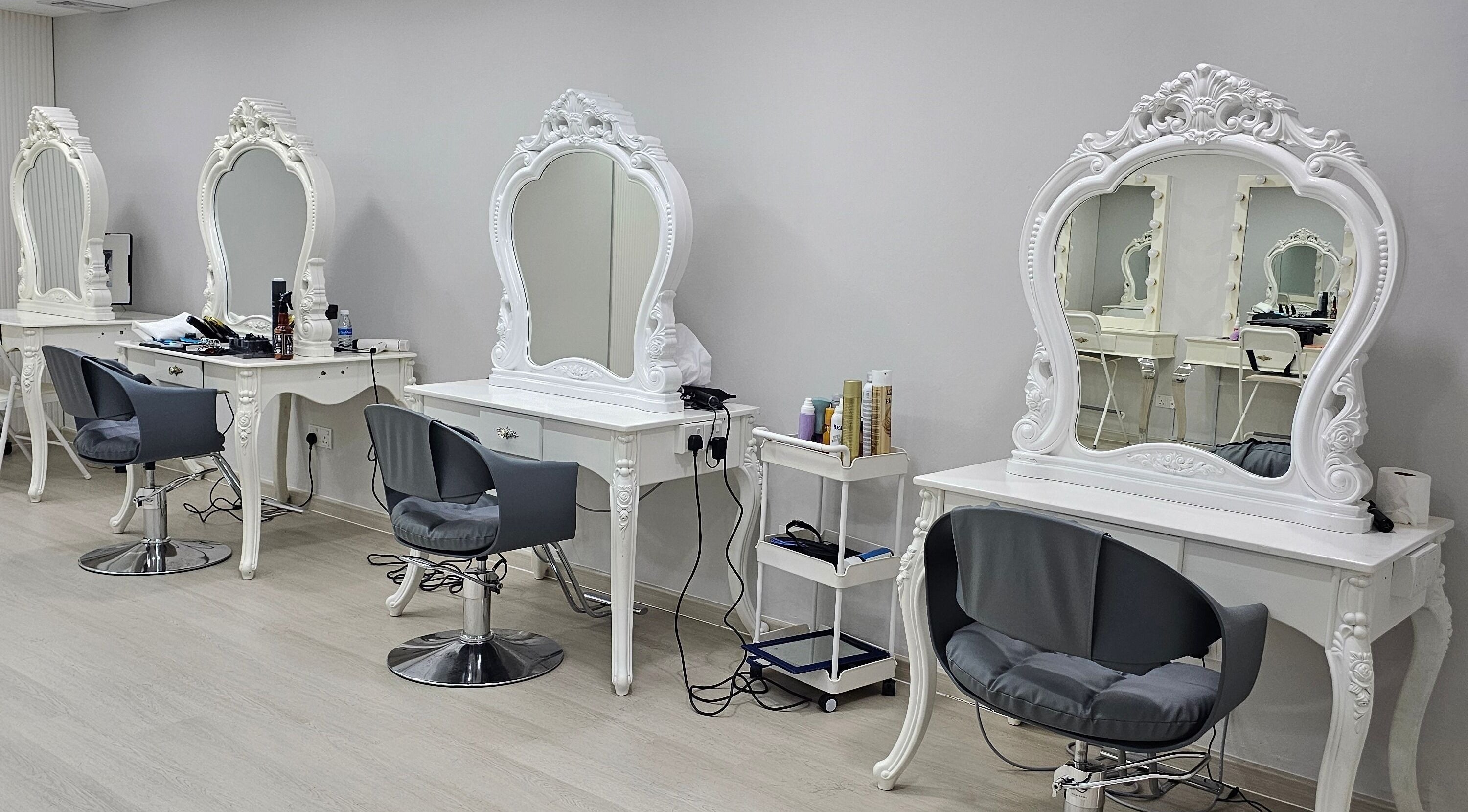 Chic styling stations at Monve Hair Design in Cheras, Wilayah Persekutuan Kuala Lumpur, MY.