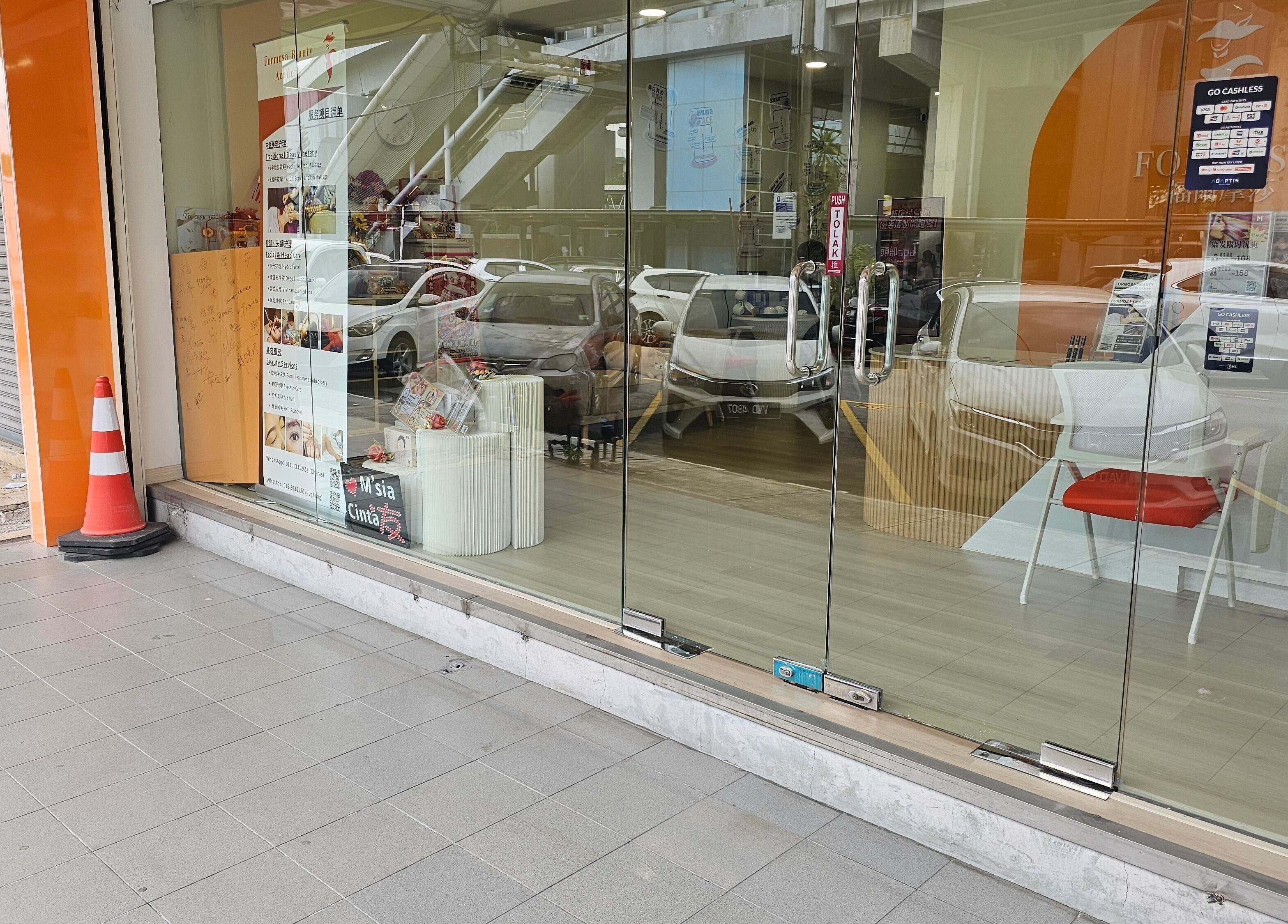 Glass facade of Monve Hair Design in Cheras, Wilayah Persekutuan Kuala Lumpur, MY showcasing modern interior.