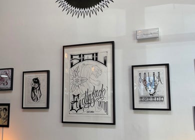Decoración artística en Juliet Piercer & Tattoo, Málaga, Andalucía, ES, mostrando diseños únicos de tatuajes.