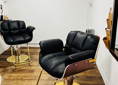 位于香港島的Hola Studio，舒适的黑色美容椅，衬托典雅现代的环境。