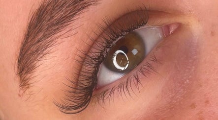 Close-up van gekrulde wimpers bij Lavinbeautyyy in Delft, Zuid-holland, NL.