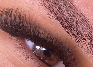 Verleidelijk wimpers bij Lavinbeautyyy, Delft, Zuid-Holland, NL, benadrukken natuurlijke schoonheid.