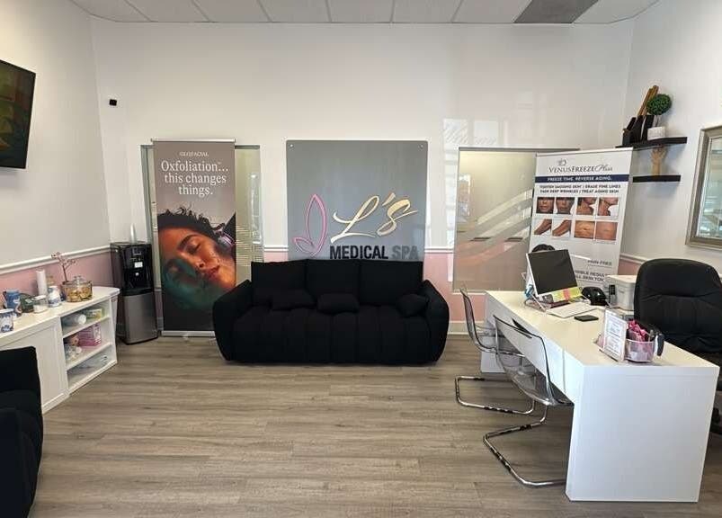 Reception area of LS Medical Spa and Institute in Orlando, Florida, US featuring a modern design and seating.