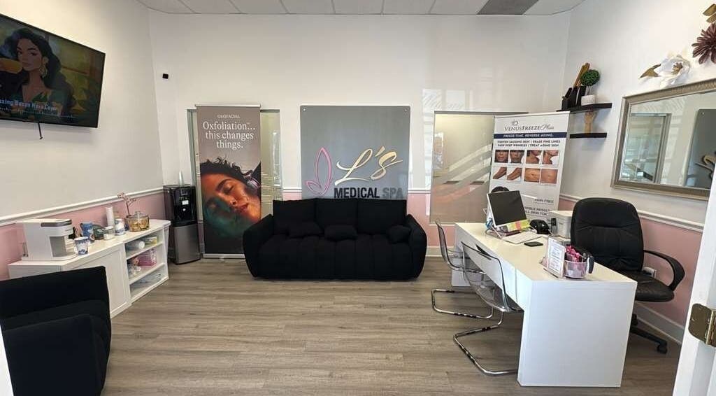 Reception area of LS Medical Spa and Institute in Orlando, Florida, US featuring a modern design and seating.