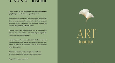 Brochure de l'ART institut à Genève, Genève, CH, illustrant services bien-être et esthétiques exclusifs.