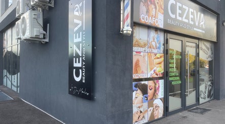 Intrare Cezeva beauty and style, București, București, RO. Fațadă modernă și afișaj atrăgător.