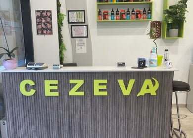 Recepția elegantă de la Cezeva beauty and style în București, București, RO, cu decor modern și produse profesionale.