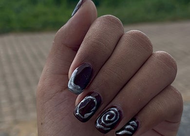 Close-up of a hand with swirl nail art at Lexcie_nails, Paramaribo, Paramaribo District, SR.