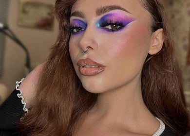 Vibrant eye makeup at Poppy’s Make Up & Beauty Bar, Redditch, England, GB showcasing bold style.