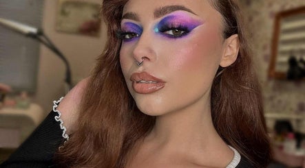 Vibrant eye makeup at Poppy’s Make Up & Beauty Bar, Redditch, England, GB showcasing bold style.