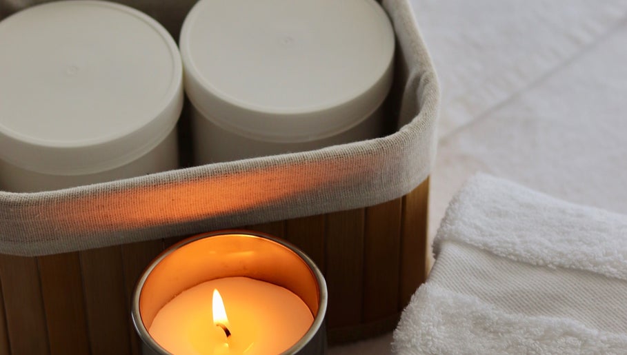 Peaceful candlelit spa setup at Sara Silva - Massagem & SPA, Perelhal, Braga, PT.