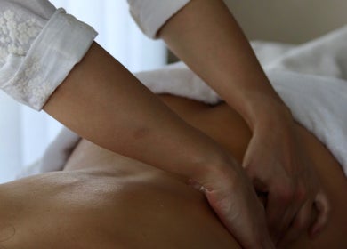 Massage therapy session at Sara Silva - Massagem & SPA, Perelhal, Braga, PT. Inviting relaxation environment.
