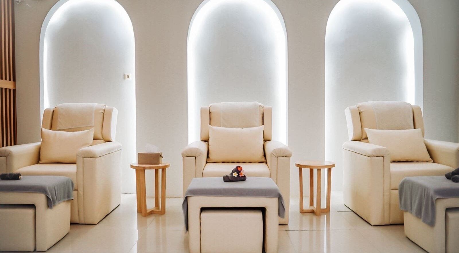 Relaxing lounge area at Body Wonders SPA & Massage in Bali, Bali, ID with plush chairs and soft lighting.