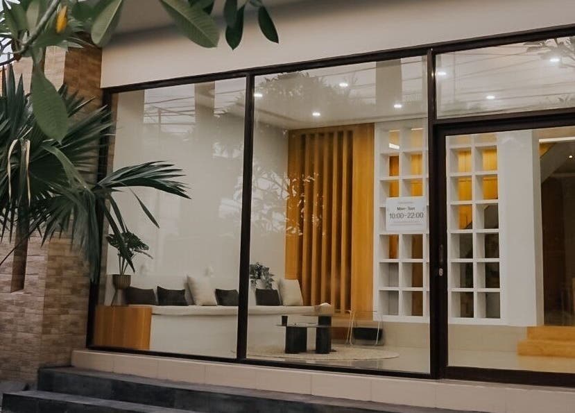 Glass-fronted entrance of Body Wonders SPA & Massage, Bali, Bali, ID, showcasing cozy interior decor.