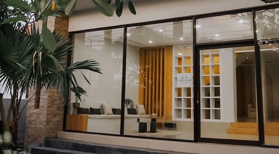 Glass-fronted entrance of Body Wonders SPA & Massage, Bali, Bali, ID, showcasing cozy interior decor.