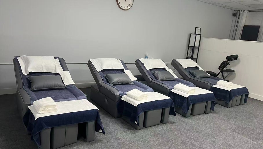 Relaxation chairs at Breezy Massage Spa, Sarasota, Florida, US for a peaceful retreat experience.