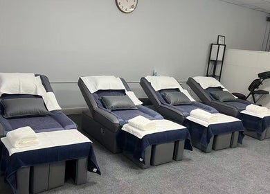 Relaxation chairs at Breezy Massage Spa, Sarasota, Florida, US for a peaceful retreat experience.